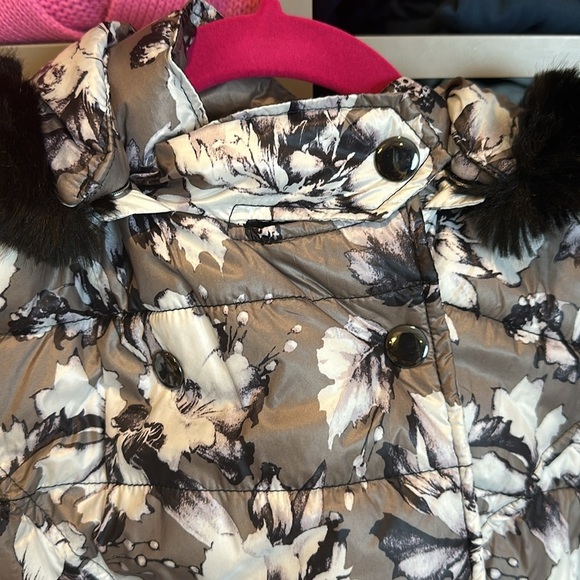 Victoria’s Secret gray/white/black flowered faux fur hooded puffer coat size XS - Picture 2 of 5